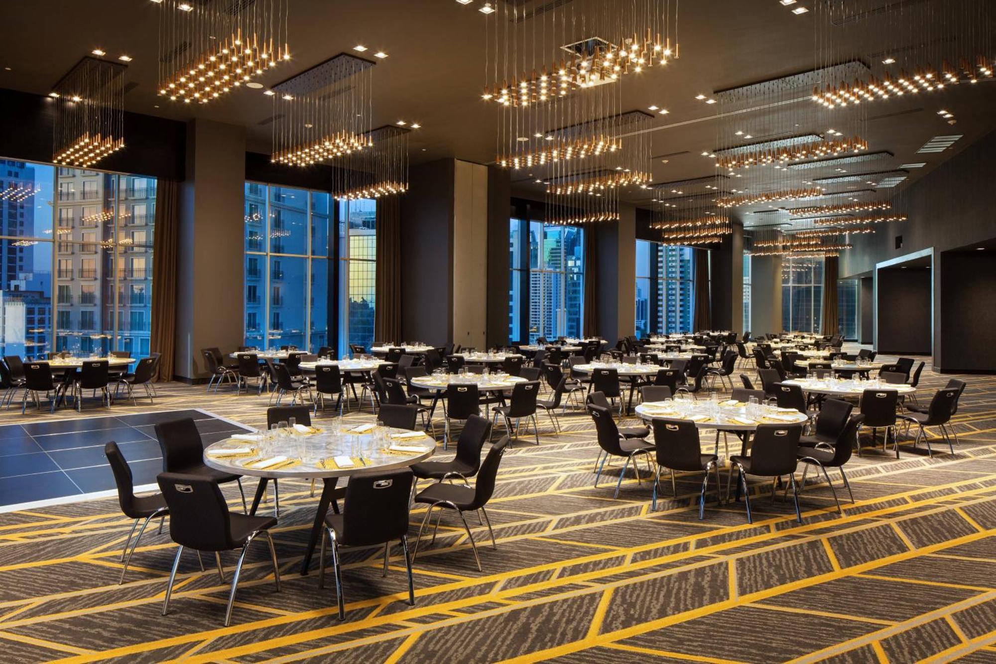 W Hotel 5*